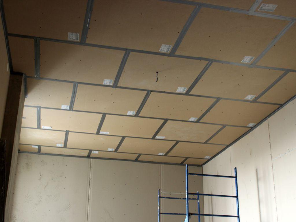 Шумоизоляция перед установкой натяжного потолка, качественная шумоизоляция, работаем с разными материалами.