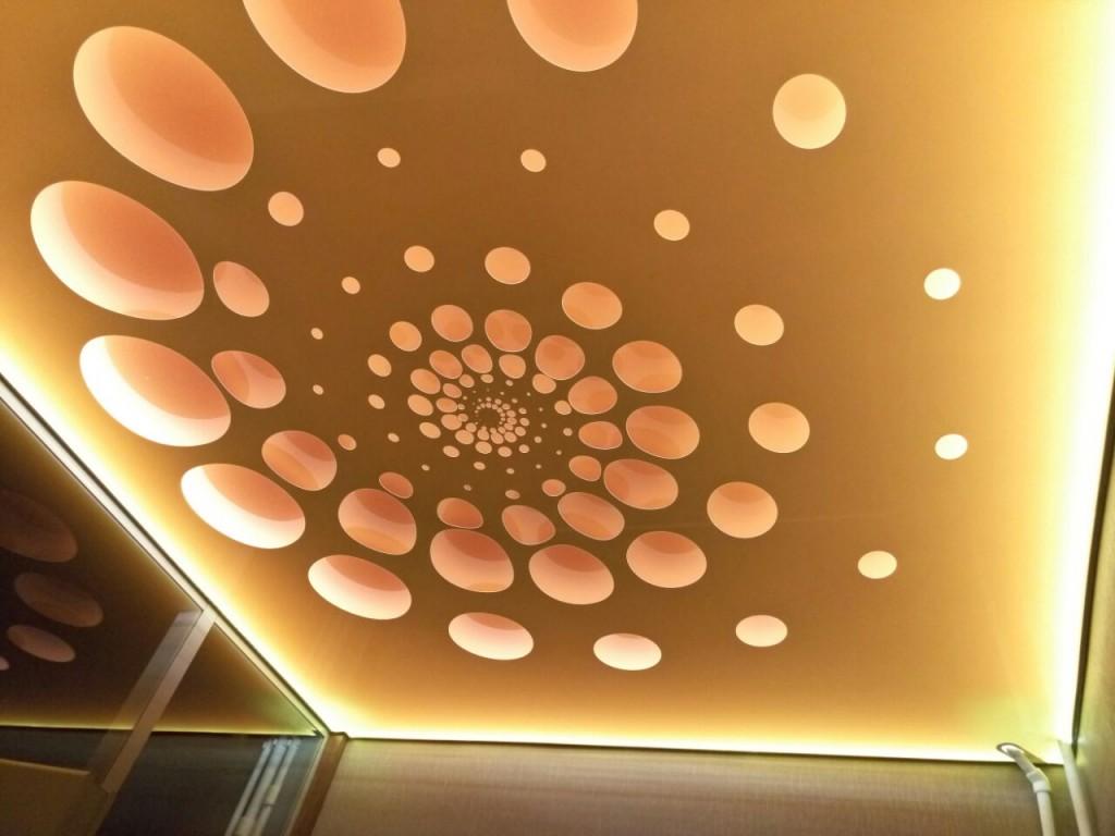 Натяжное потолок с подсветкой, установка освещения - светильники на натяжном потолке люстры, светодиодная подсветка.
